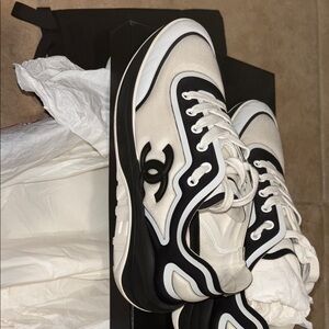 ❤️CHANEL Black and White Sneakers